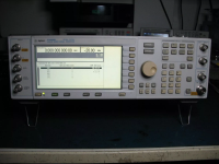 Векторный генератор сигналов Agilent E4436B